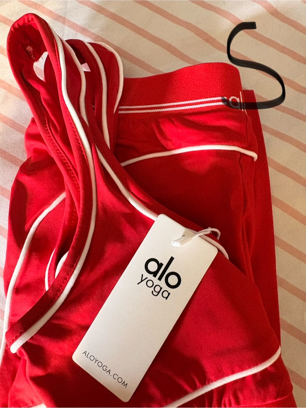 Alo Yoga ,grey,pink,red set of leggings and top together - Picture 2 of 6